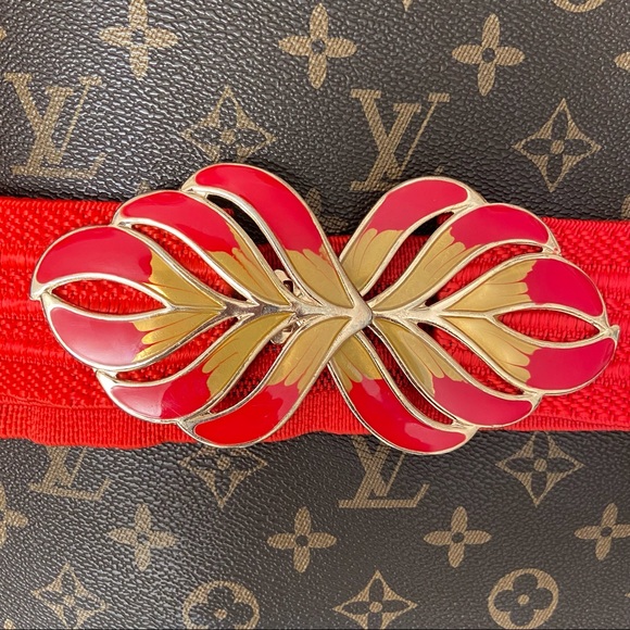 Vintage women red/gold buckle, stretch red 2” elastic band. Size waist 28”. Used - Picture 3 of 7